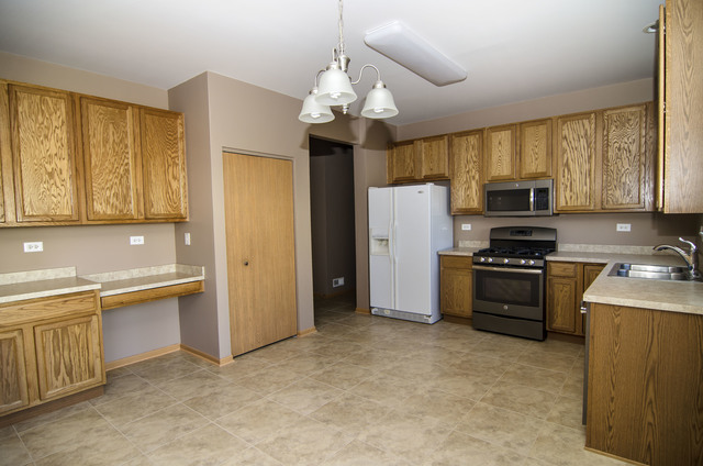 311 Schmidt St, Plano, IL 60545 photo 2