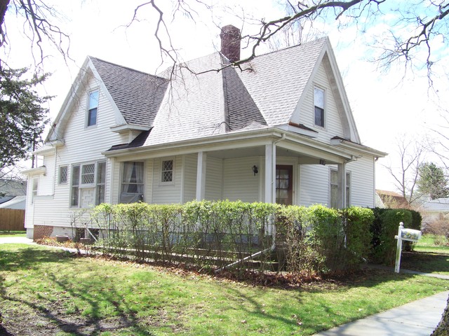 217 E Grant St, Monticello, IL 61856 photo 2