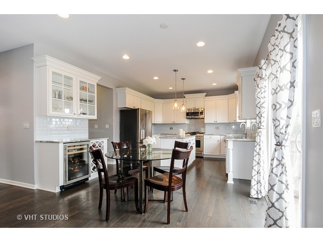 2430 Forestview Cir, Aurora, IL 60502 photo 5