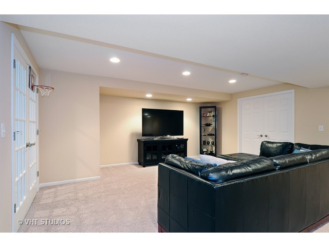 2430 Forestview Cir, Aurora, IL 60502 photo 8