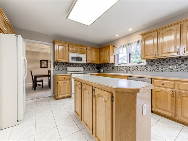 270 Wilcox Ct, Bartlett, IL 60103 photo 11