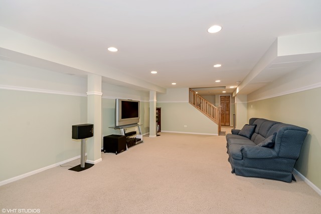 903 Brighton Dr, Wheaton, IL 60189 photo 23