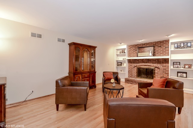 903 Brighton Dr, Wheaton, IL 60189 photo 9