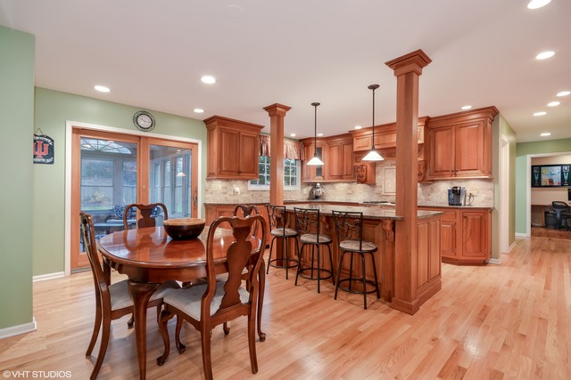903 Brighton Dr, Wheaton, IL 60189 photo 2