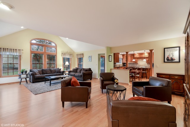 903 Brighton Dr, Wheaton, IL 60189 photo 4