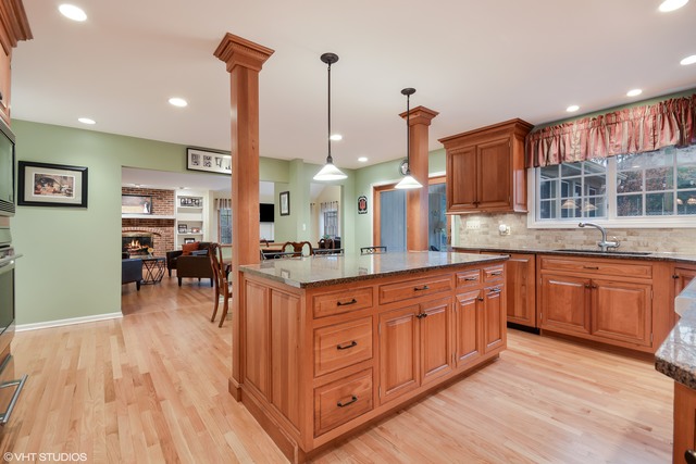 903 Brighton Dr, Wheaton, IL 60189 photo 3