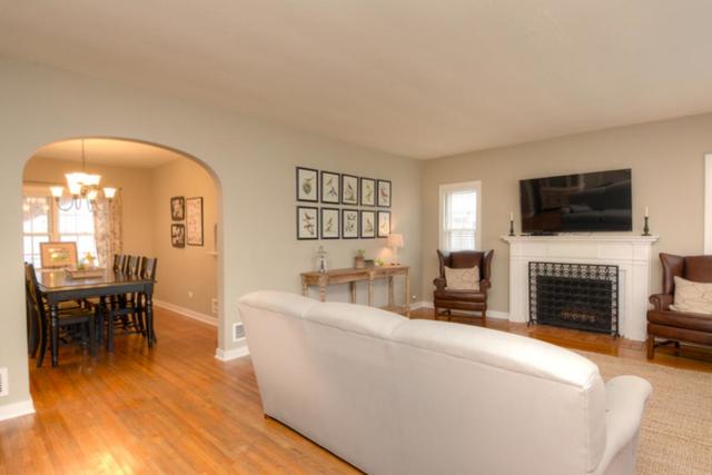 422 N Commonwealth Ave, Elgin, IL 60123 photo 2