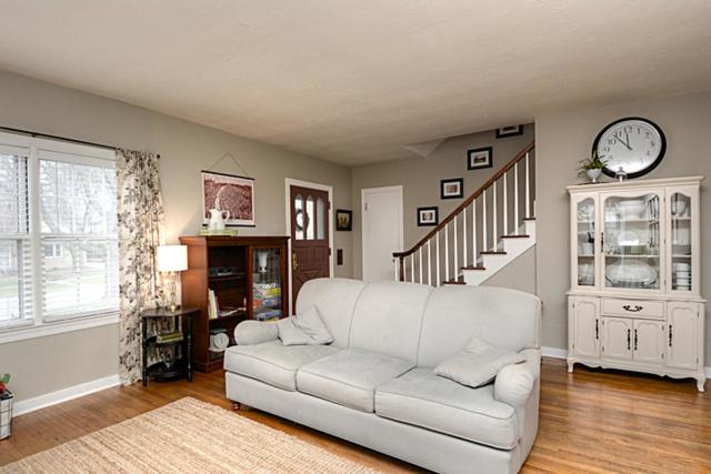422 N Commonwealth Ave, Elgin, IL 60123 photo 5