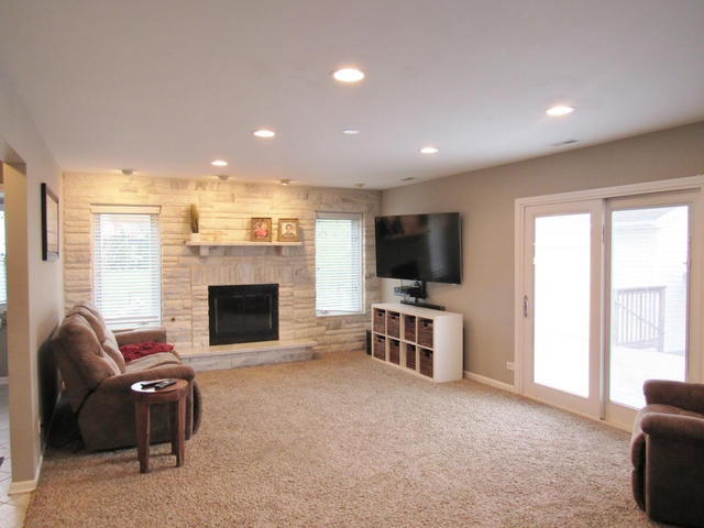 650 Regal Ln, Algonquin, IL 60102 photo 4