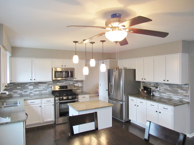 650 Regal Ln, Algonquin, IL 60102 photo 2
