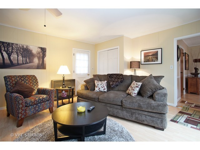 240 Lafayette Ln, Hoffman Estates, IL 60169 photo 8