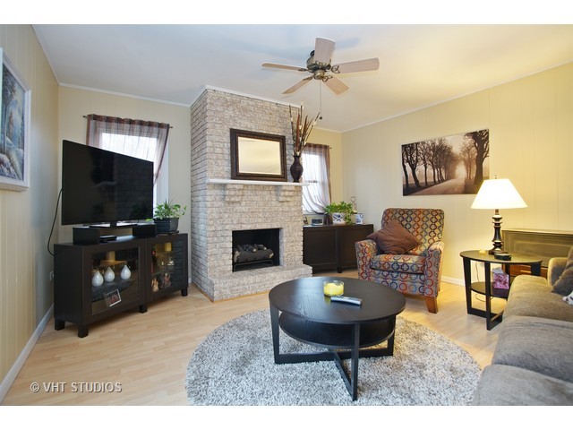 240 Lafayette Ln, Hoffman Estates, IL 60169 photo 7