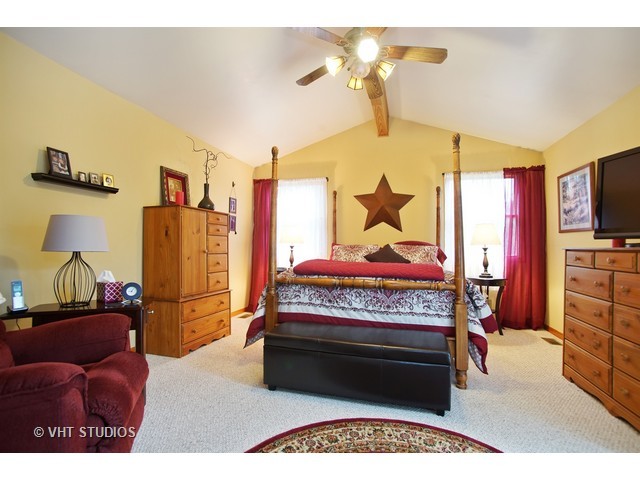 240 Lafayette Ln, Hoffman Estates, IL 60169 photo 10