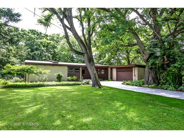 445 Hazel Dr, Elgin, IL 60123 photo 1
