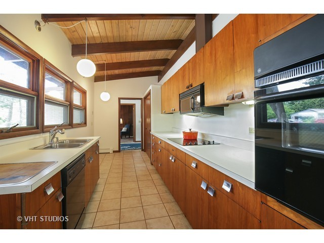 445 Hazel Dr, Elgin, IL 60123 photo 4