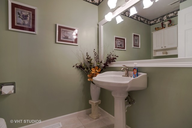 1245 John Dr, Hoffman Estates, IL 60169 photo 12