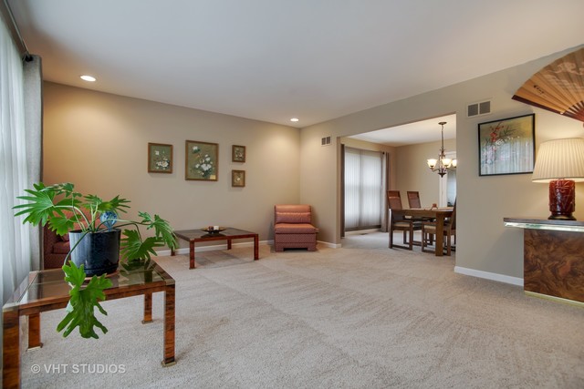 1245 John Dr, Hoffman Estates, IL 60169 photo 5