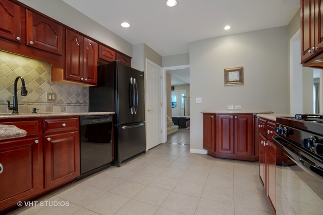 1245 John Dr, Hoffman Estates, IL 60169 photo 8