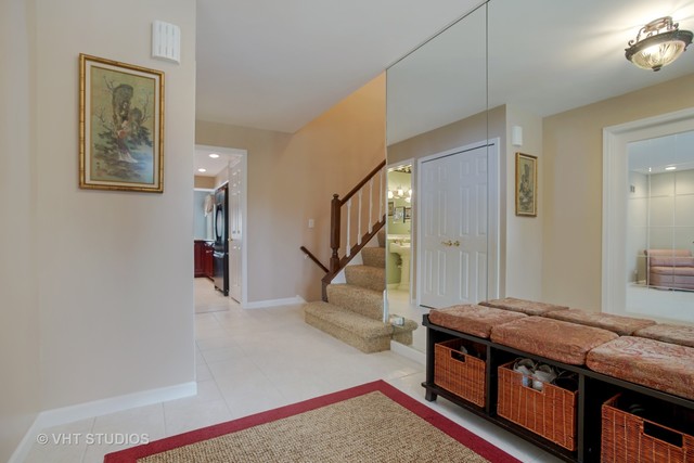 1245 John Dr, Hoffman Estates, IL 60169 photo 3