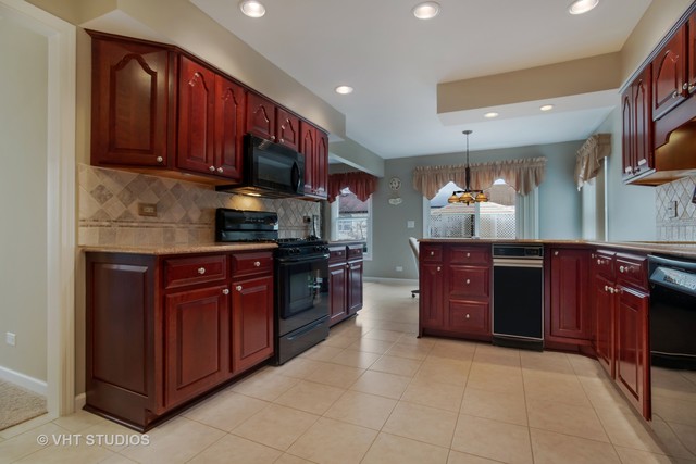 1245 John Dr, Hoffman Estates, IL 60169 photo 7