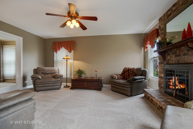 1245 John Dr, Hoffman Estates, IL 60169 photo 10