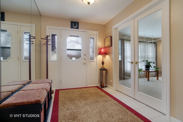 1245 John Dr, Hoffman Estates, IL 60169 photo 2