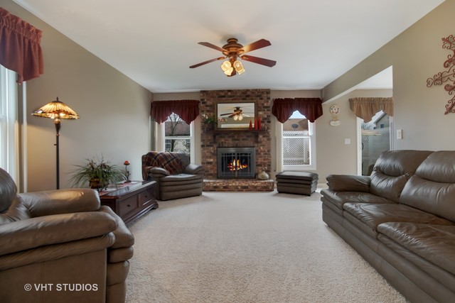 1245 John Dr, Hoffman Estates, IL 60169 photo 11