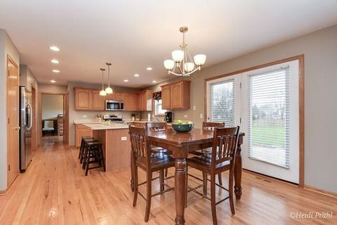 2568 Crestview Dr, Aurora, IL 60502 photo 8