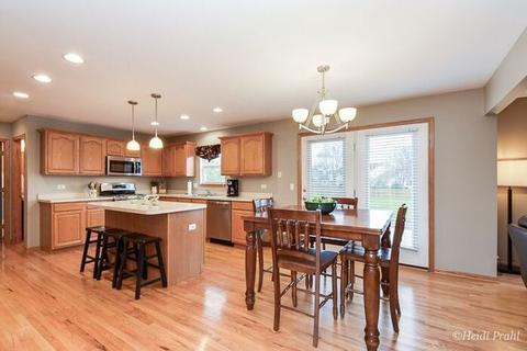 2568 Crestview Dr, Aurora, IL 60502 photo 7