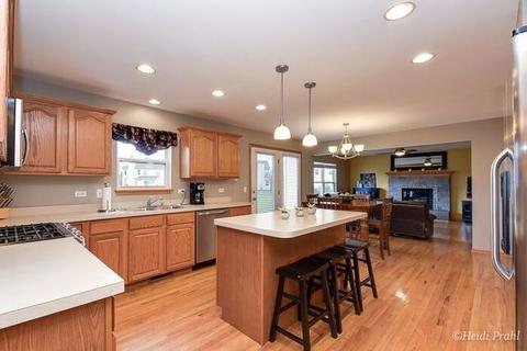 2568 Crestview Dr, Aurora, IL 60502 photo 10
