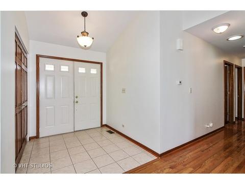 732 Laurel Ln, Cary, IL 60013 photo 2