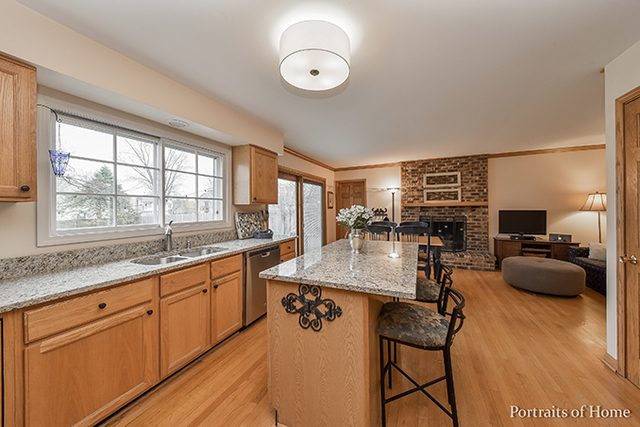 1127 Casa Solana Dr, Wheaton, IL 60189 photo 8