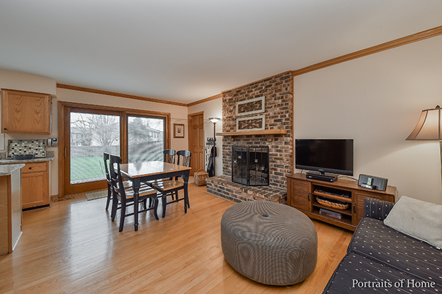 1127 Casa Solana Dr, Wheaton, IL 60189 photo 5