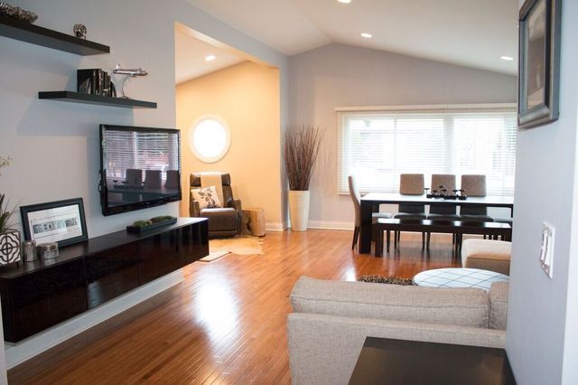 8938 Forestview Rd, Evanston, IL 60203 photo 4