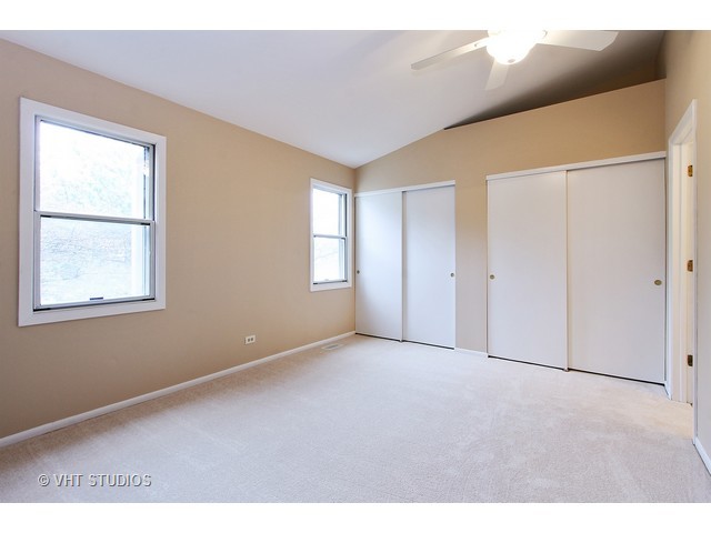 381 Grissom Ct, Hoffman Estates, IL 60169 photo 6