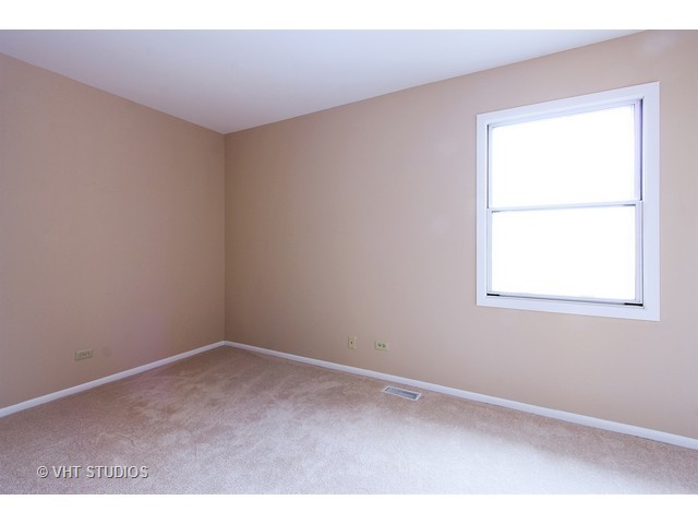 381 Grissom Ct, Hoffman Estates, IL 60169 photo 8