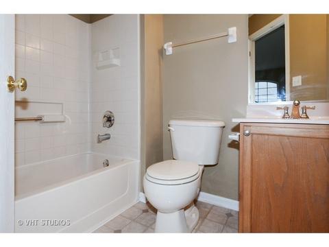 2429 Oakfield Dr, Aurora, IL 60503 photo 14