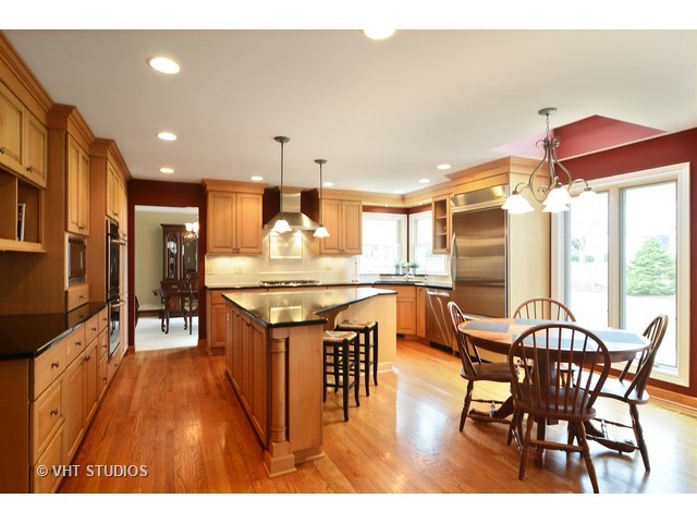 3850 Bordeaux Dr, Hoffman Estates, IL 60192 photo 5