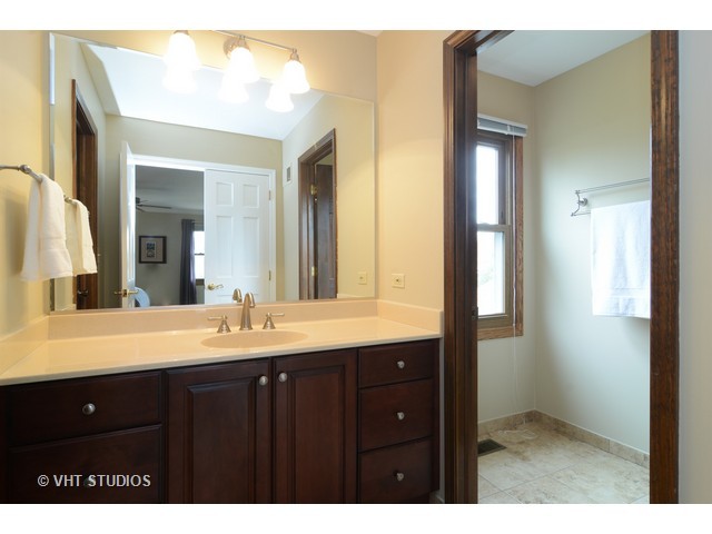 3850 Bordeaux Dr, Hoffman Estates, IL 60192 photo 15