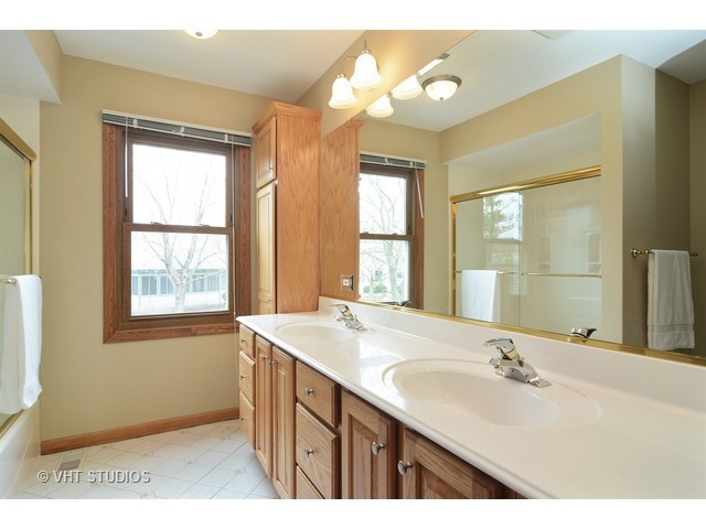 3850 Bordeaux Dr, Hoffman Estates, IL 60192 photo 20