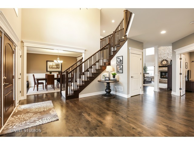 740 Winged Elm, Elgin, IL 60124 photo 2