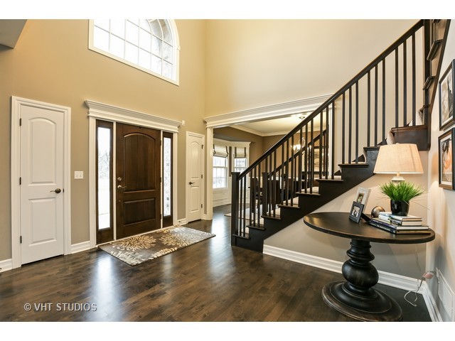 740 Winged Elm, Elgin, IL 60124 photo 3