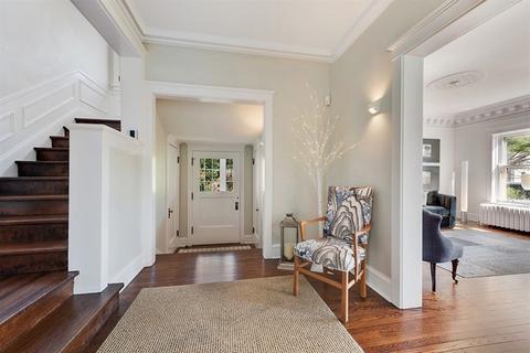 920 Edgemere Ct, Evanston, IL 60202 photo 2