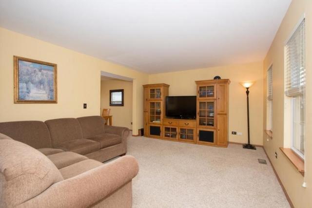 5318 White Oaks Ct, Plainfield, IL 60586 photo 2