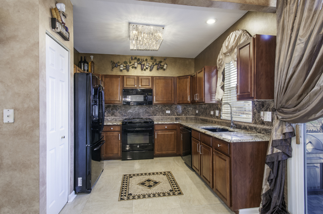 1775 Delta Dr, Aurora, IL 60503 photo 8