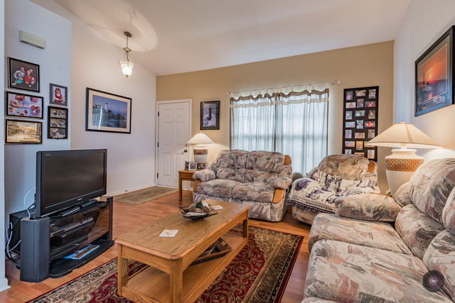 1107 Burns Ln, Minooka, IL 60447 photo 3