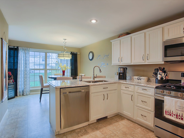 511 E Tomaras Ave, Savoy, IL 61874 photo 10