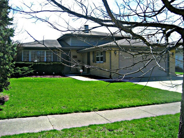 989 Balsam Ln, Bartlett, IL 60103 photo 1