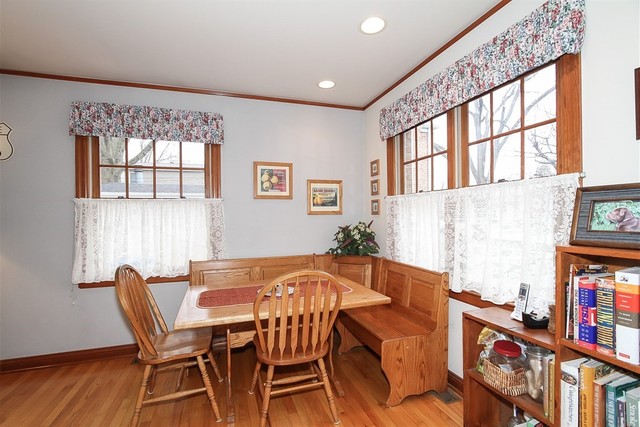 349 Harding Ave, Des Plaines, IL 60016 photo 8