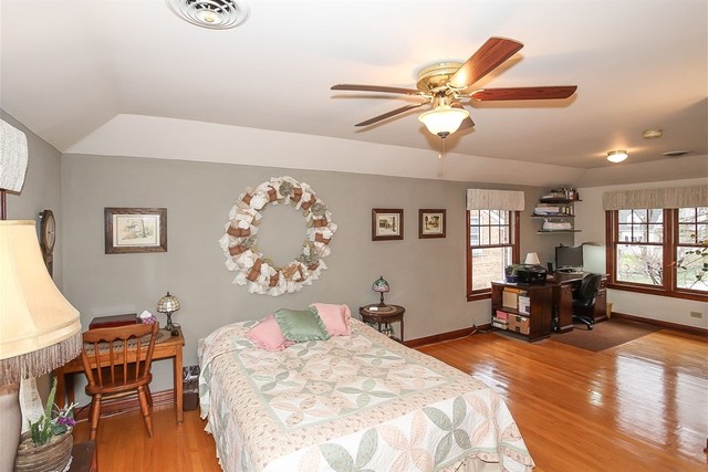 349 Harding Ave, Des Plaines, IL 60016 photo 12